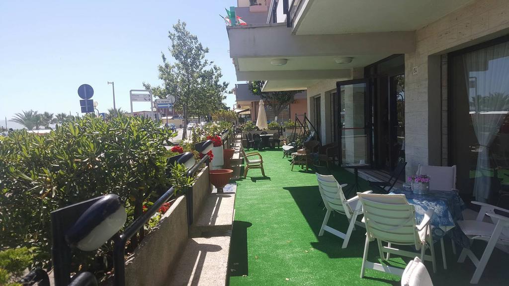 Hotel Brenta Viserbella di Rimini Exterior foto